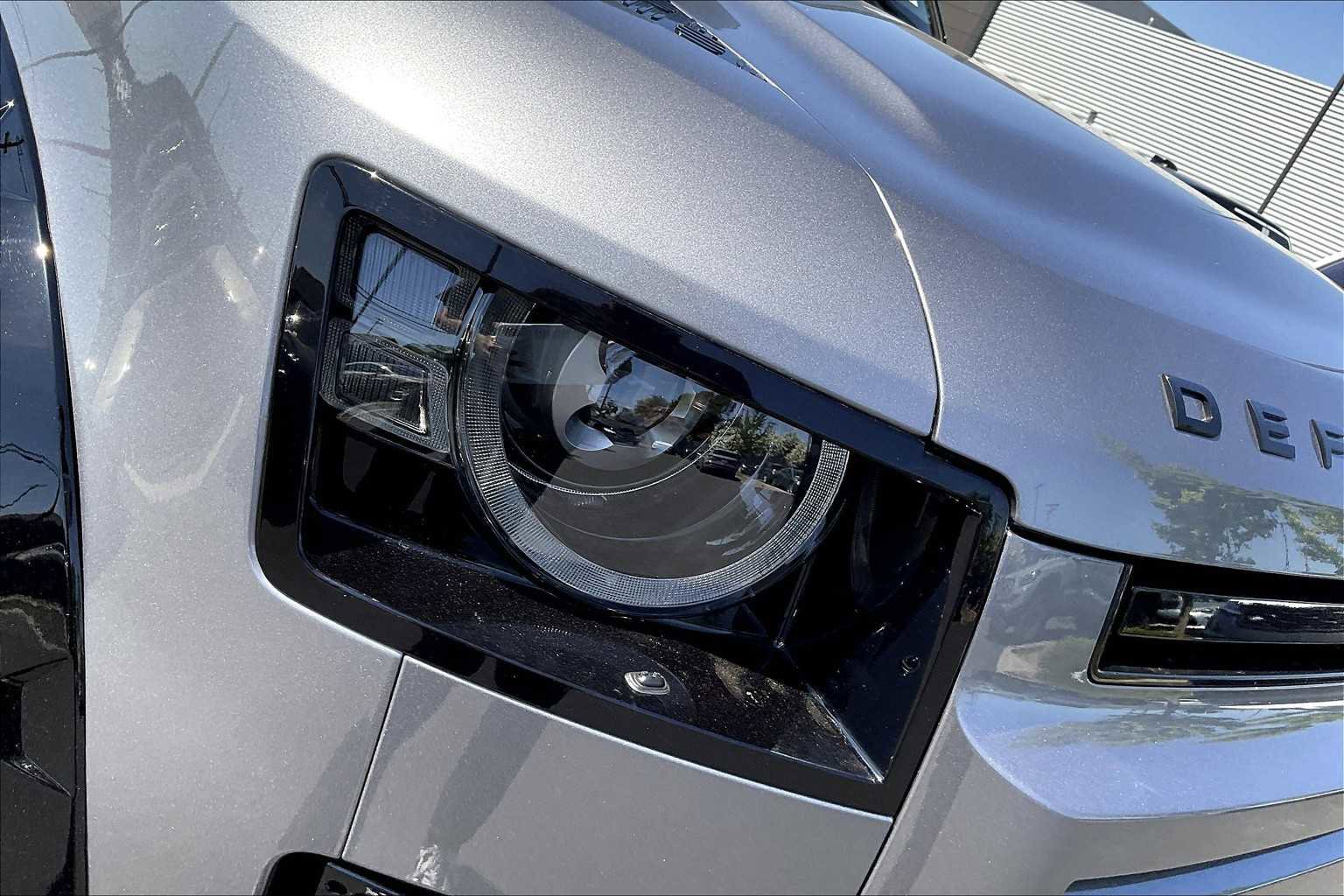 Used 2024 Land Rover Defender 110 X-Dynamic SE image 30