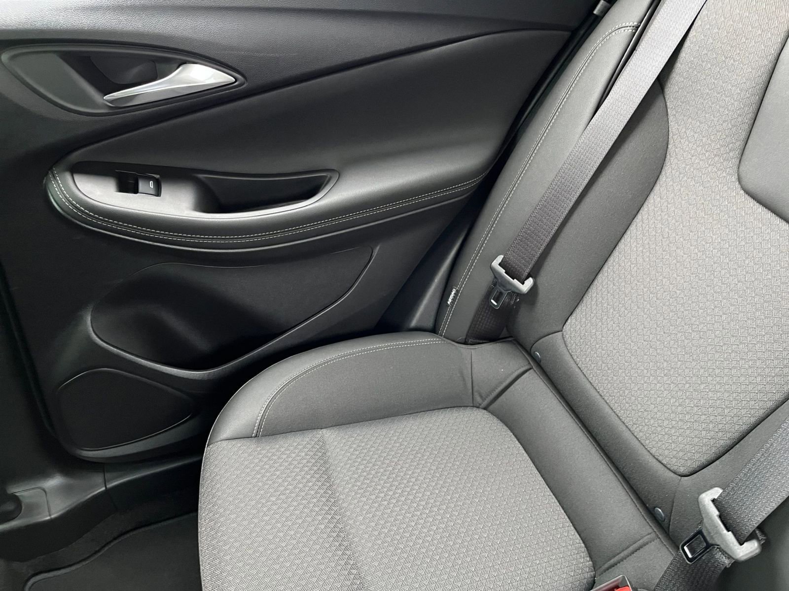 Used 2025 Buick Encore GX Preferred image 37