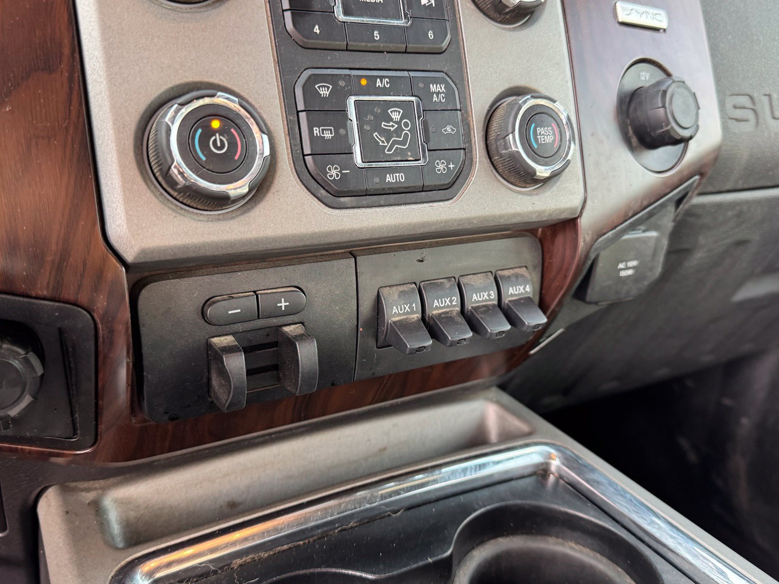 Used 2016 Ford F350 Lariat w/ Lariat Ultimate Package AWD/4WD image 21