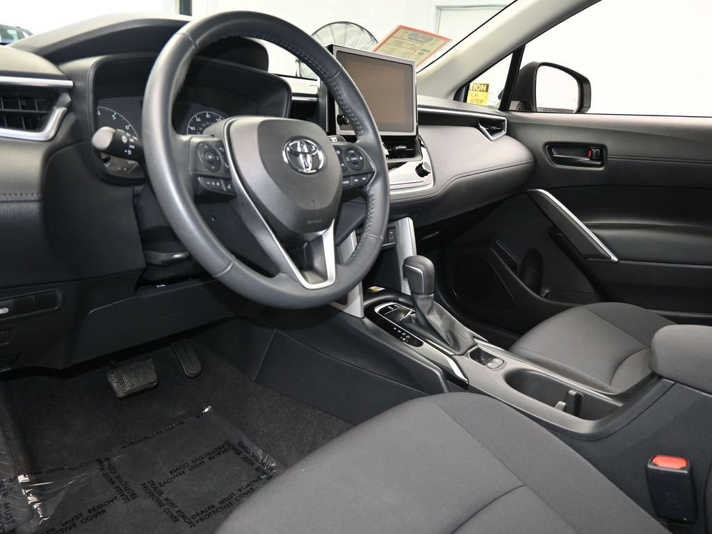 Used 2023 Toyota Corolla Cross LE image 12