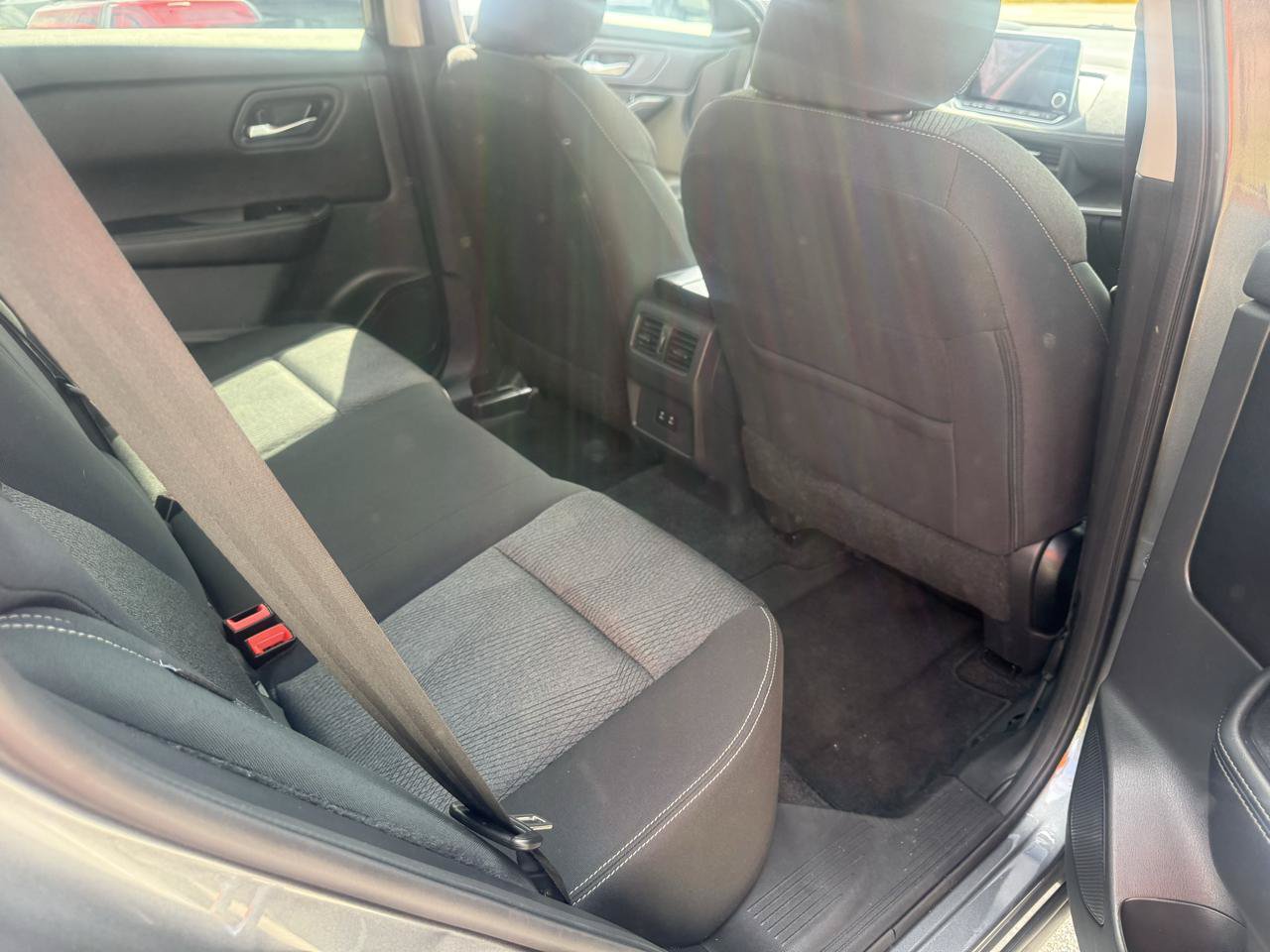 Used 2025 Nissan Rogue SV FWD image 14