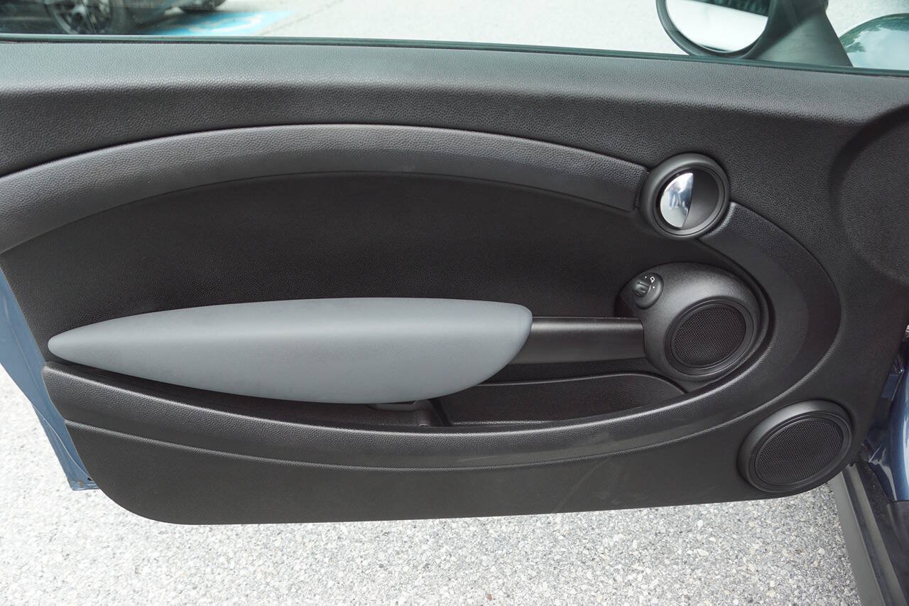 Used 2011 MINI Cooper Hardtop FWD image 17