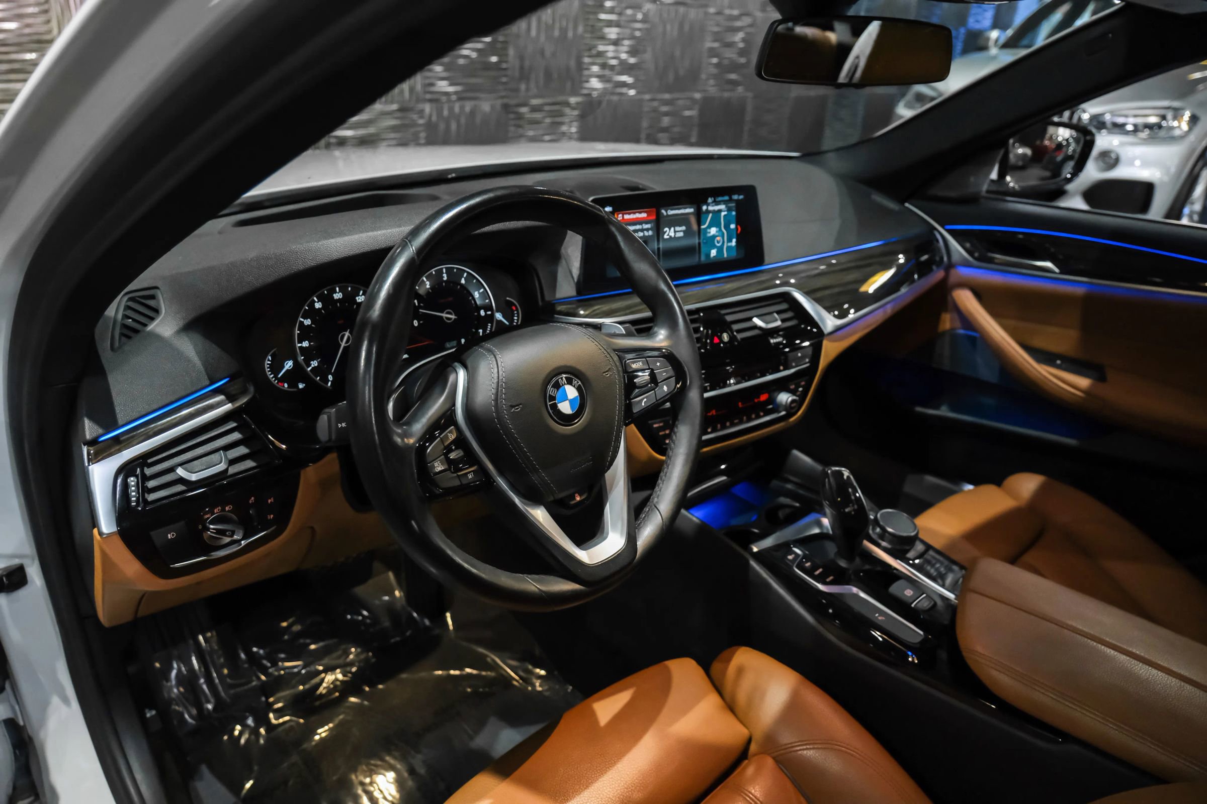 Used 2018 BMW 540i xDrive w/ Premium Package image 3
