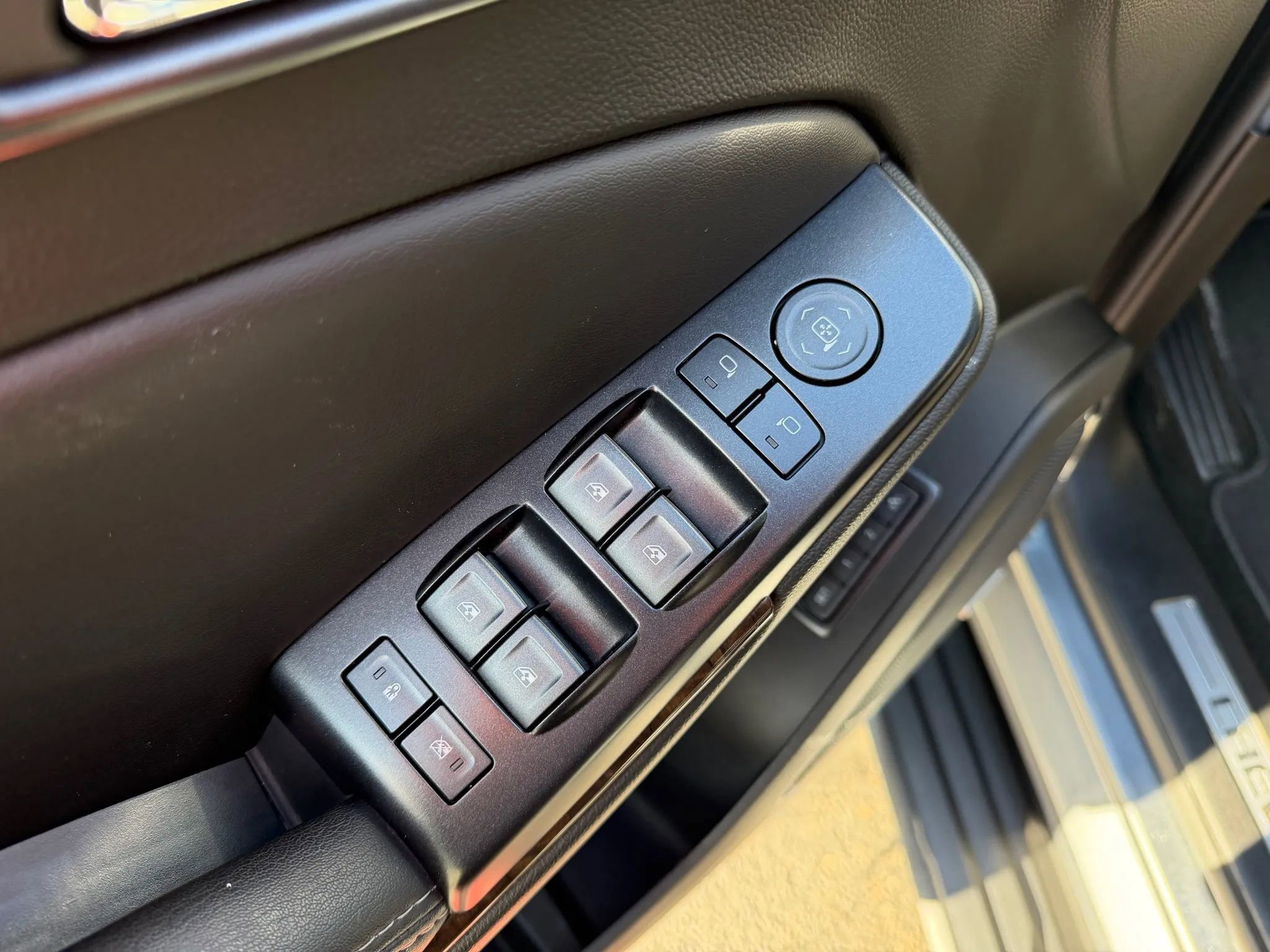 Used 2018 Chevrolet Tahoe LT image 28