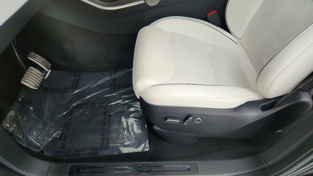 Used 2024 Tesla Model X Plaid image 38