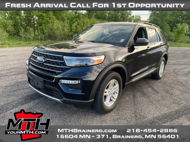Used 2022 Ford Explorer XLT w/ Equipment Group 202A AWD/4WD image 3
