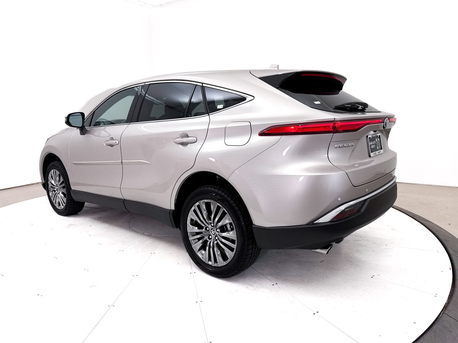 Used 2023 Toyota Venza Limited AWD/4WD image 16