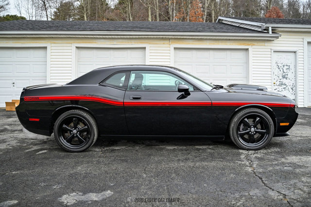 Used 2010 Dodge Challenger R/T w/ Mopar 10 Pkg RWD image 9