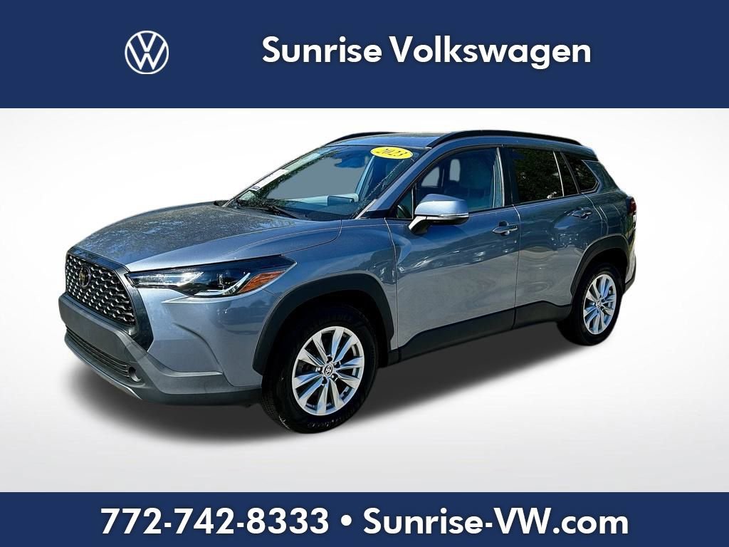 Used 2023 Toyota Corolla Cross LE FWD image 1