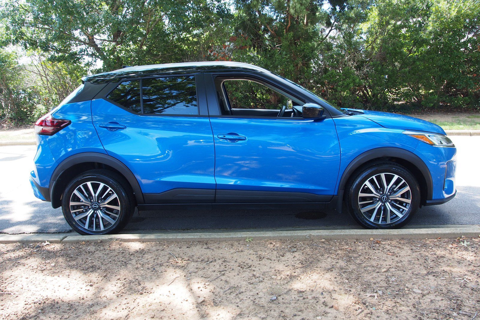 Used 2024 Nissan Kicks SV FWD image 8