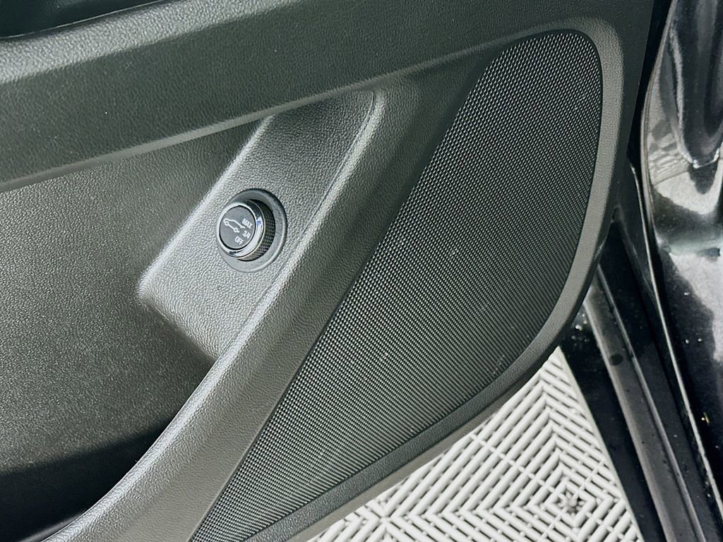 Used 2023 Chevrolet Traverse LT w/ LPO, Cargo Package image 26