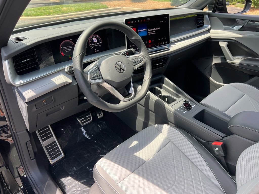 New 2026 Volkswagen Tiguan SE R-Line FWD image 13