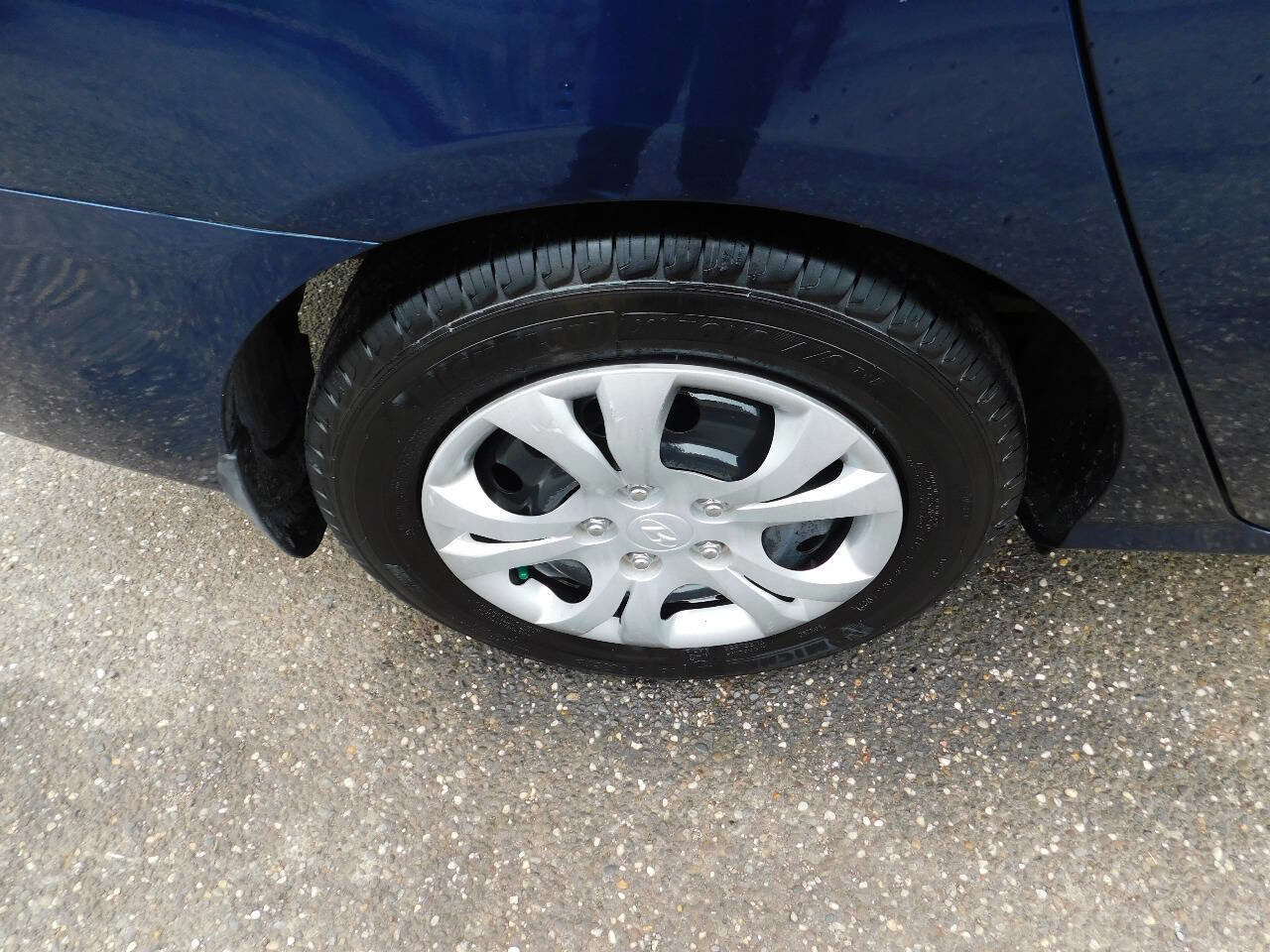 Used 2010 Hyundai Elantra w/ Comfort Pkg 2 image 9