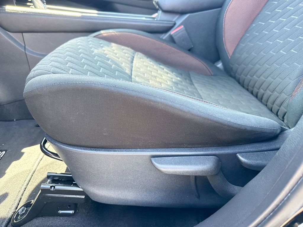 Used 2023 Nissan Kicks SR w/ Interior Electronics Package FWD image 12