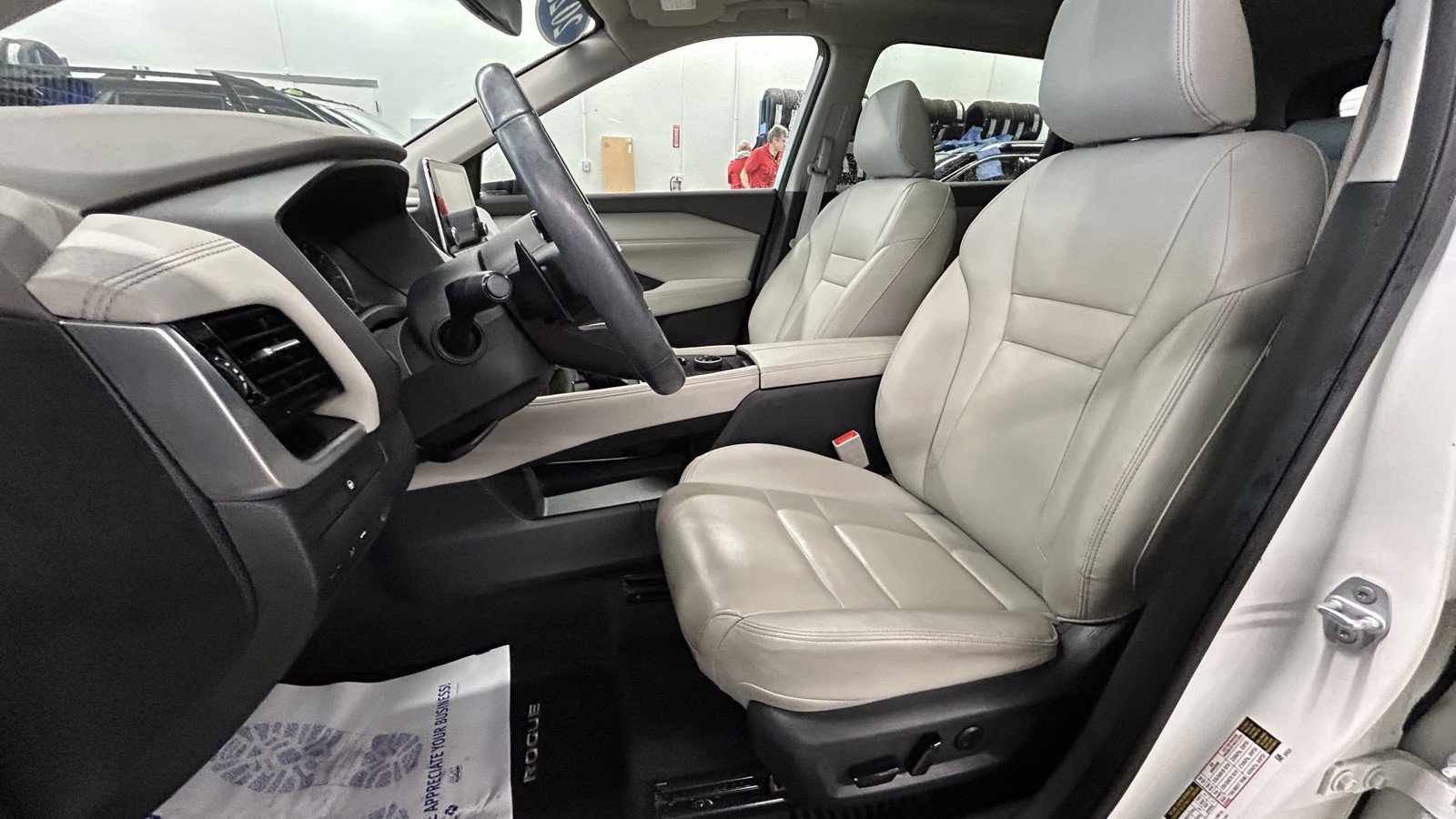 Used 2023 Nissan Rogue SL image 12