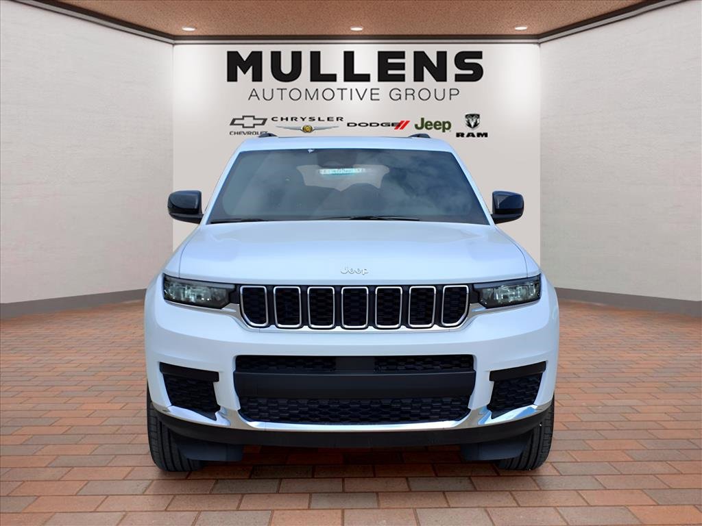 New 2025 Jeep Grand Cherokee L Laredo image 2