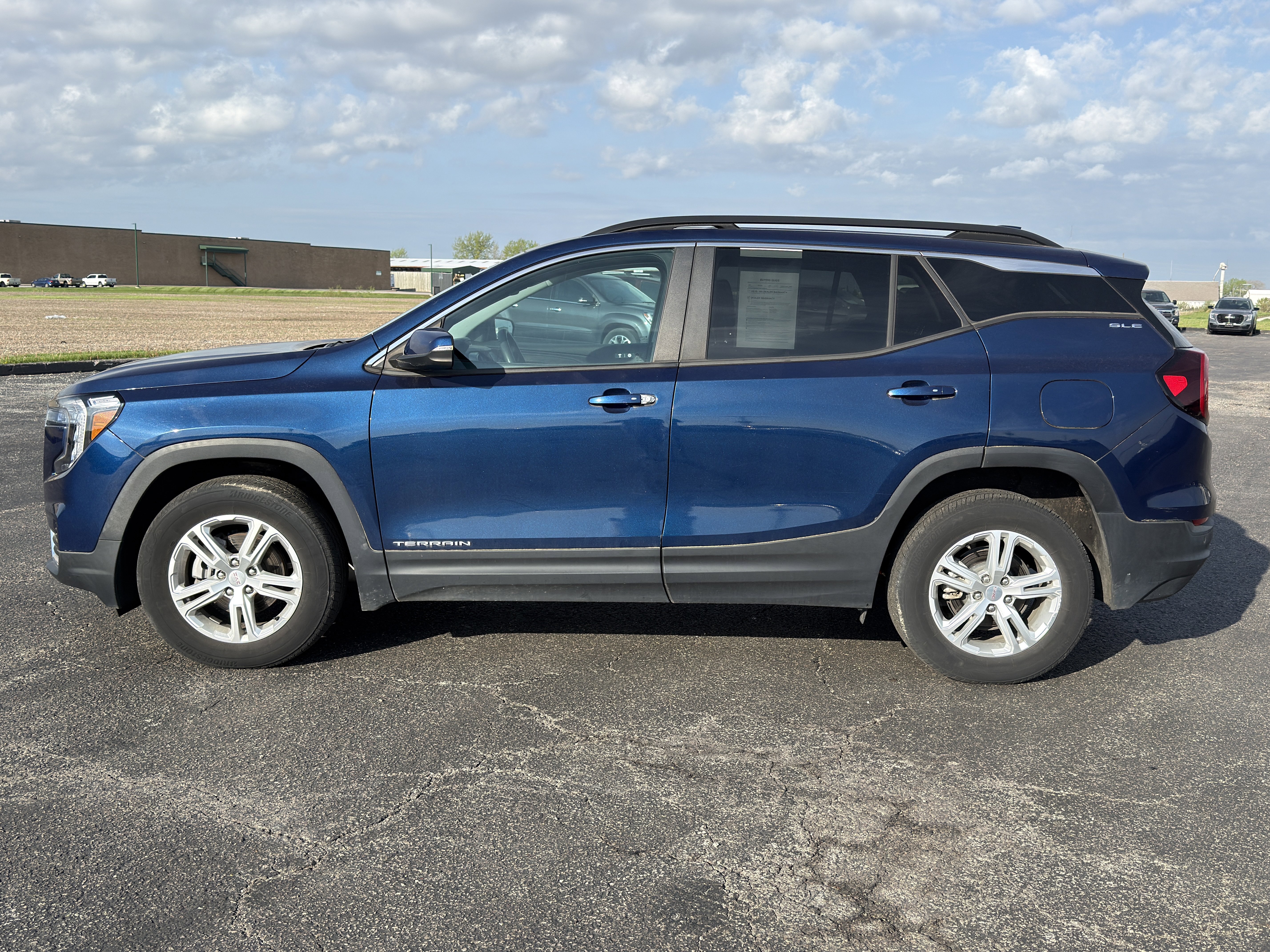 Used 2022 GMC Terrain SLE w/ Driver Convenience Package AWD/4WD image 6