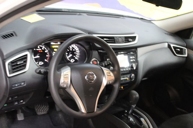 Used 2015 Nissan Rogue SV AWD/4WD image 12
