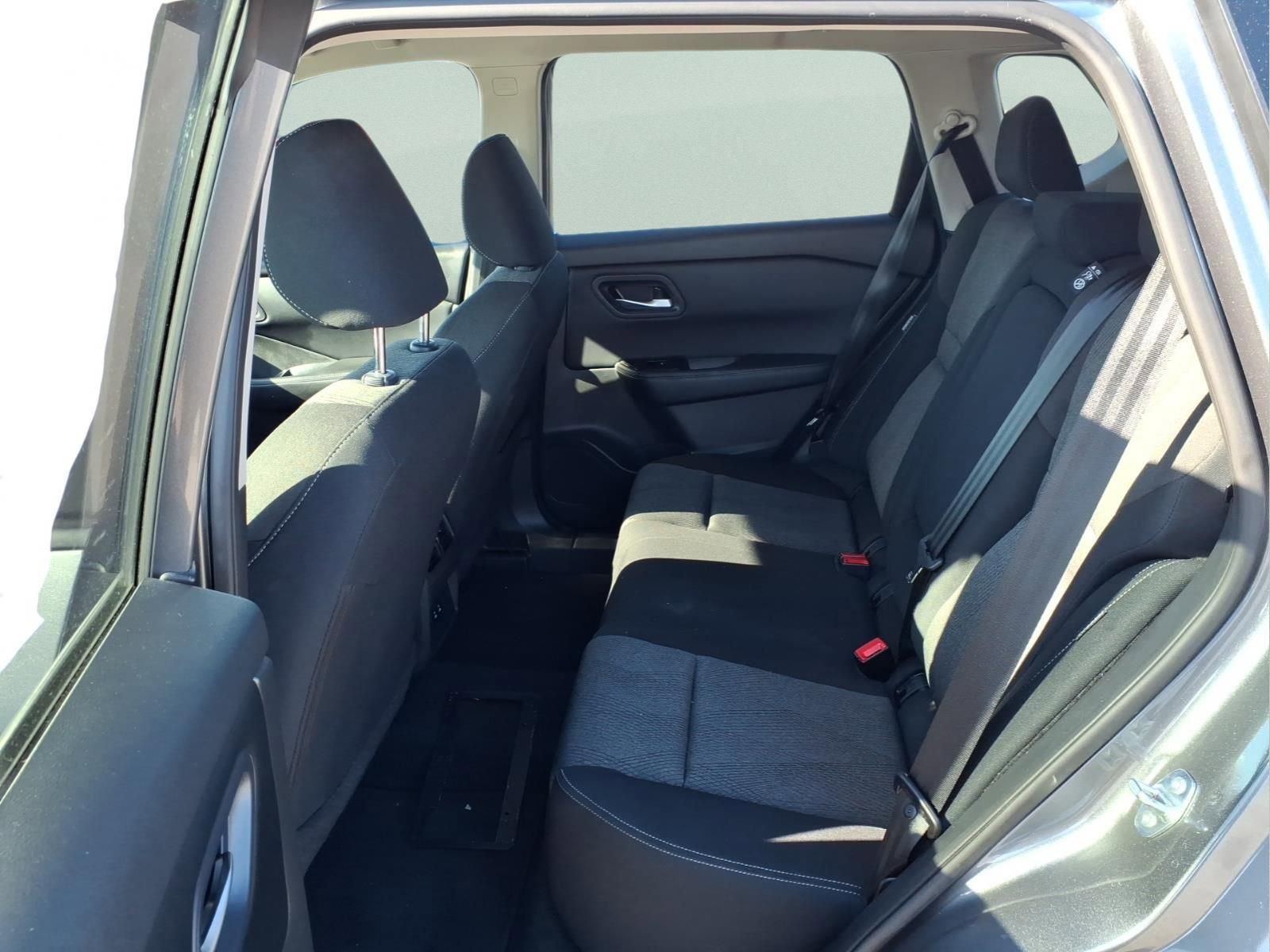 Used 2024 Nissan Rogue SV image 9