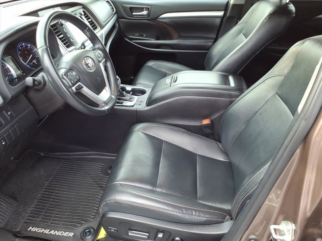 Used 2019 Toyota Highlander XLE image 5