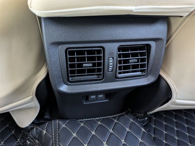 Used 2024 Toyota Venza XLE image 25