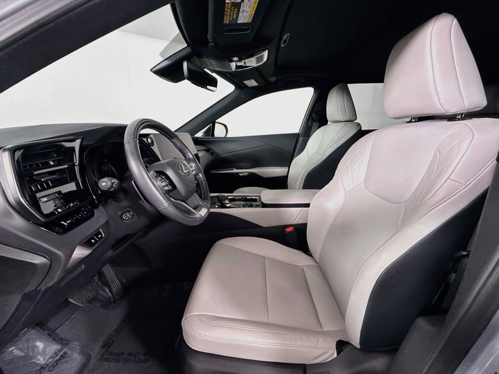 Used 2024 Lexus RX 350 Premium w/ Convenience Package FWD image 3