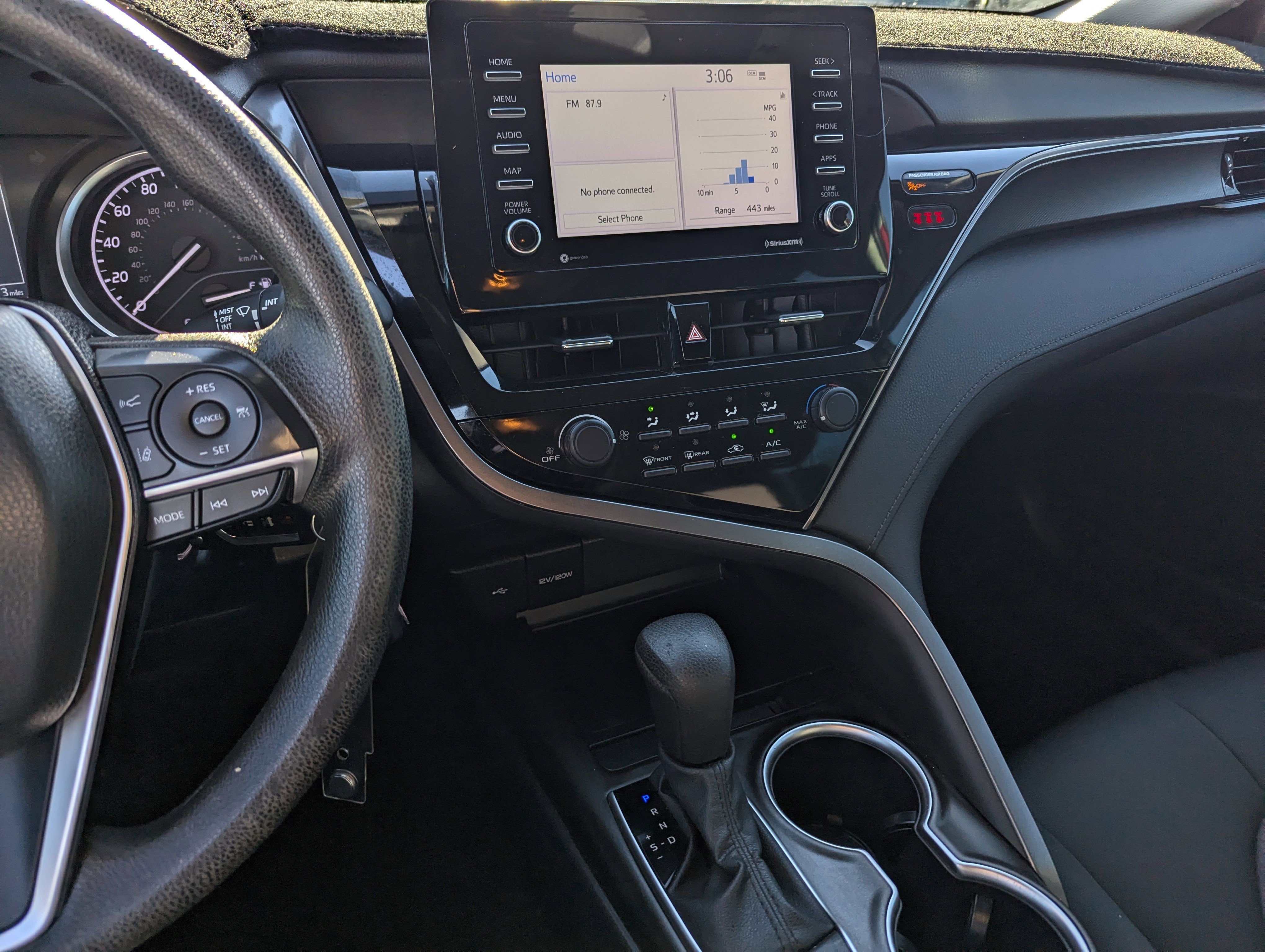 Used 2021 Toyota Camry LE image 10