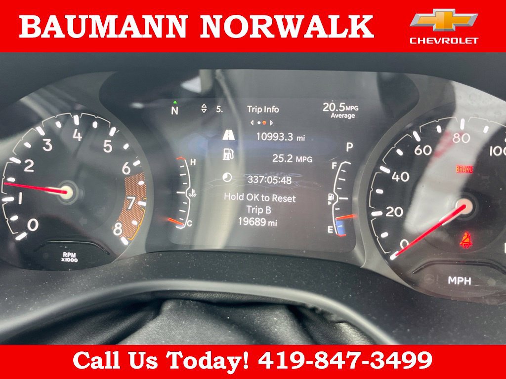 Used 2025 Jeep Compass Trailhawk AWD/4WD image 18