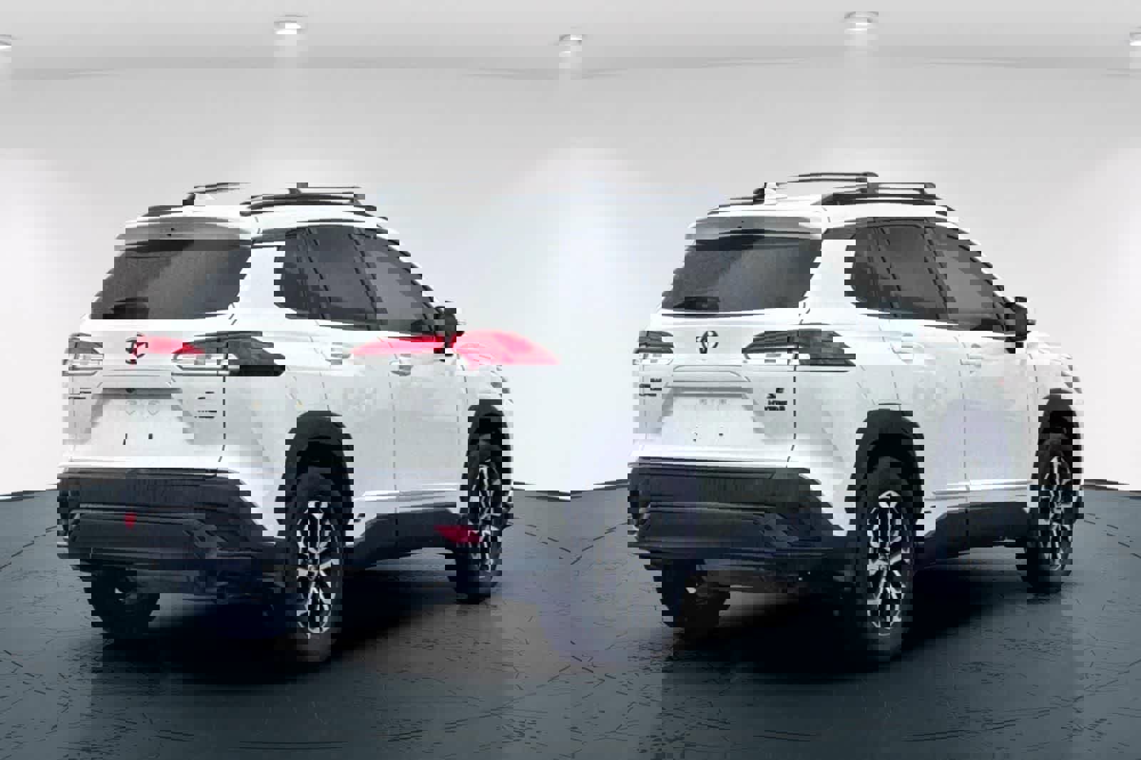 Used 2024 Toyota Corolla Cross SE AWD/4WD image 2