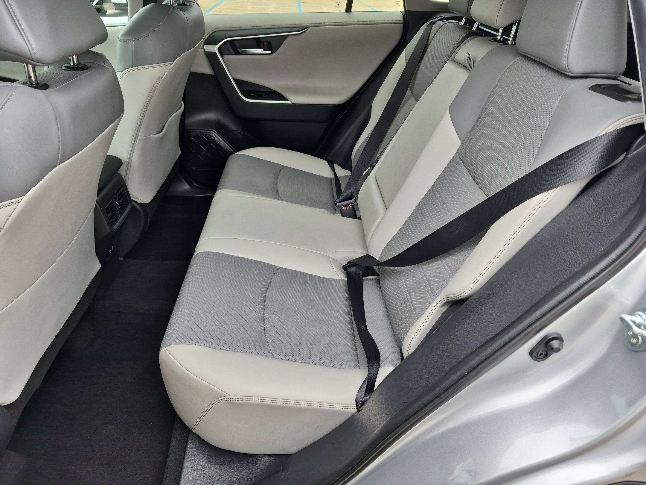 Used 2019 Toyota RAV4 Limited w/ Cold Weather Package AWD/4WD image 24