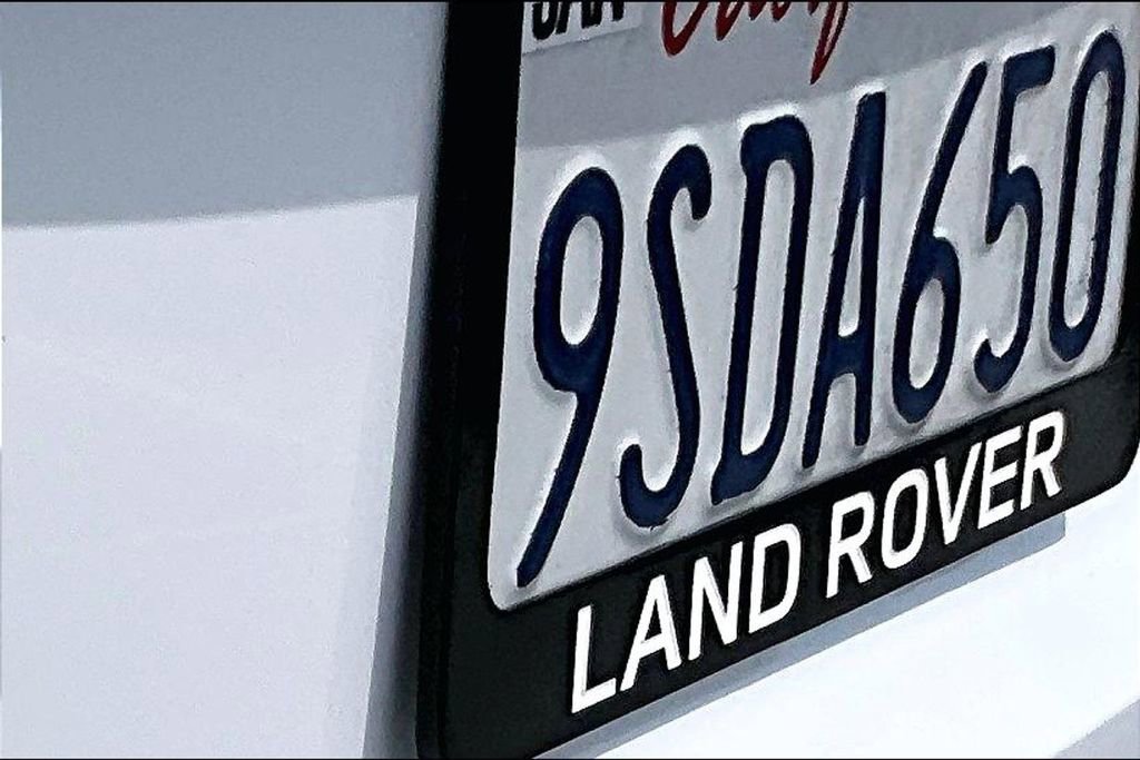 Used 2025 Land Rover Range Rover SE image 22