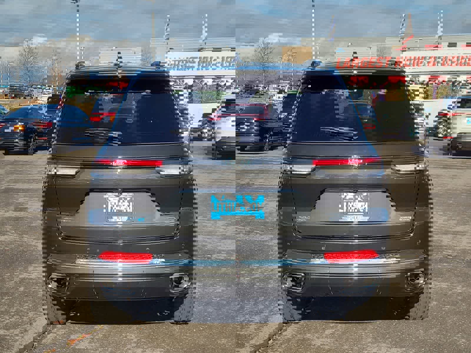 Used 2024 Jeep Grand Cherokee Overland w/ Trailer Tow Package image 13