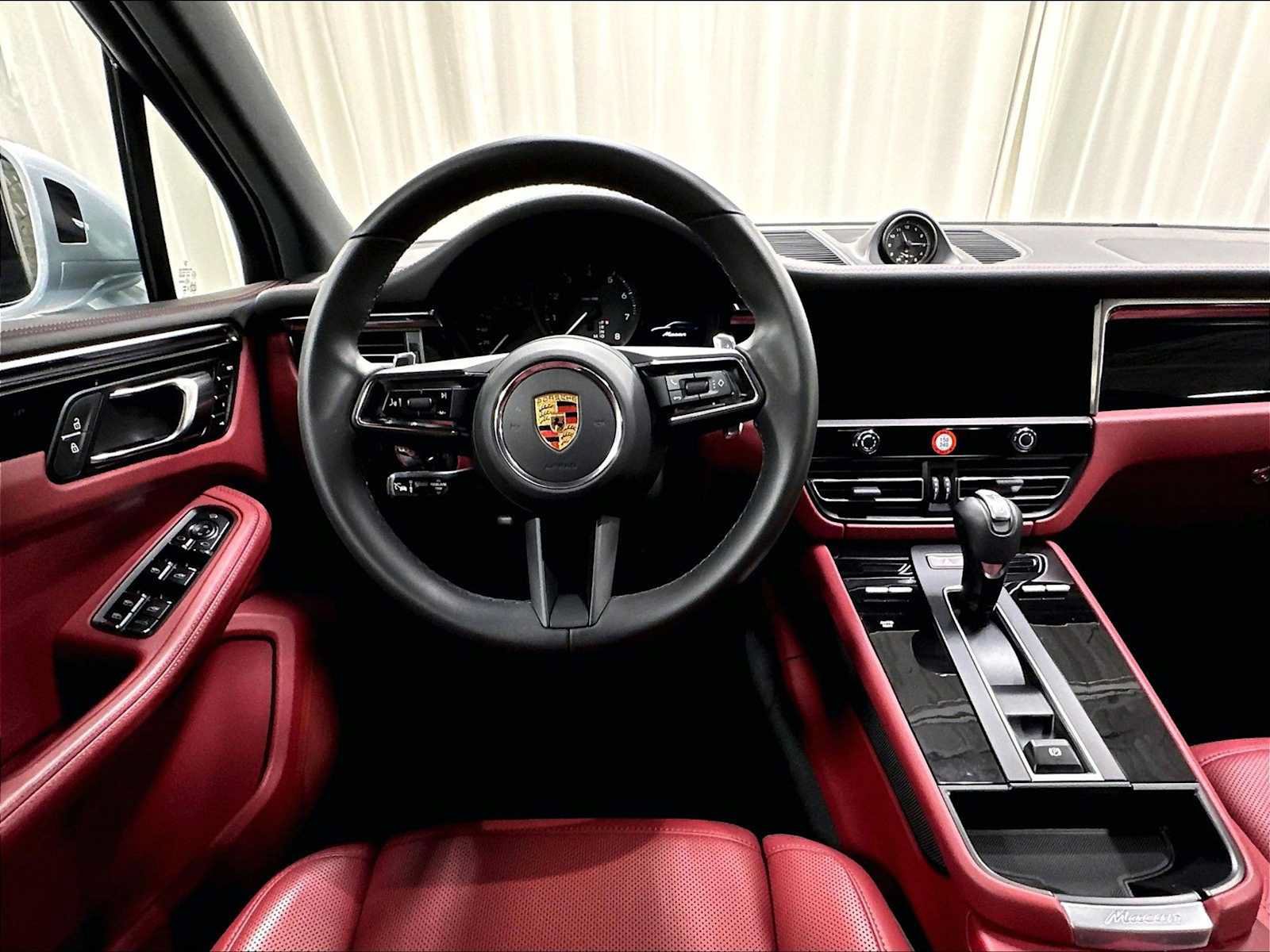 Used 2026 Porsche Macan AWD/4WD image 15