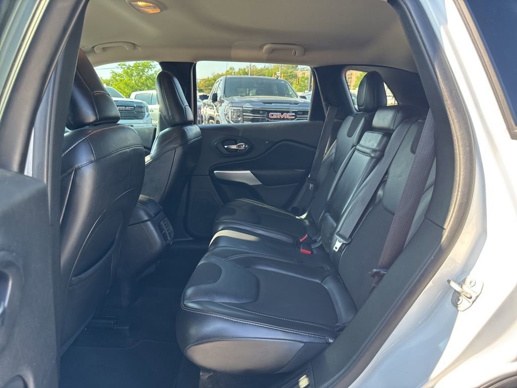 Used 2018 Jeep Cherokee Latitude Plus w/ Comfort/Convenience Group image 21