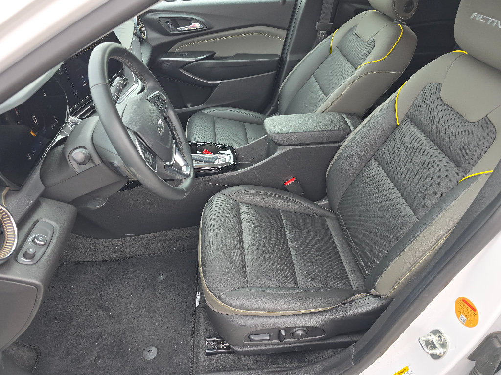 Used 2025 Chevrolet Trax ACTIV FWD image 18