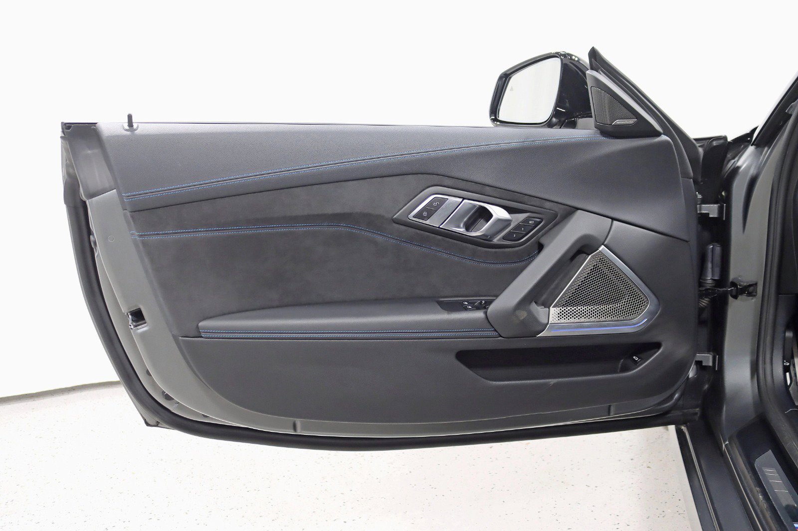 Used 2021 BMW Z4 M40i w/ Executive Package RWD image 34