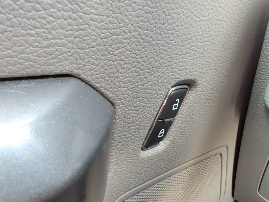 Used 2015 Ford F150 XLT AWD/4WD image 27