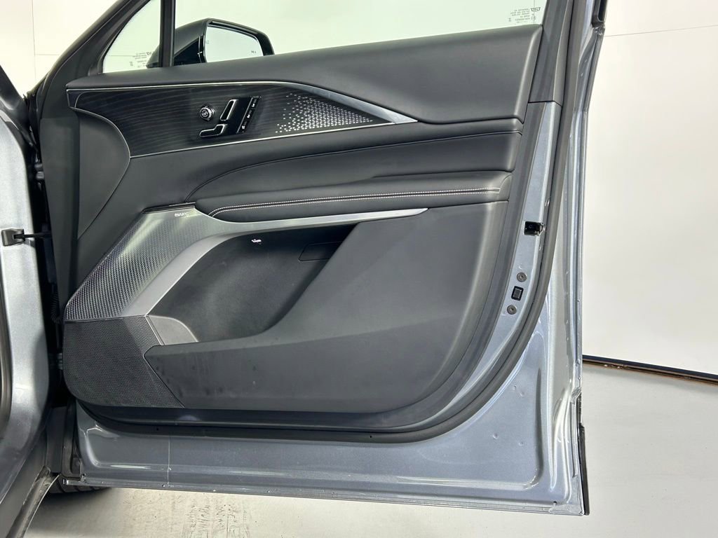 Used 2023 Cadillac Lyriq AWD image 9