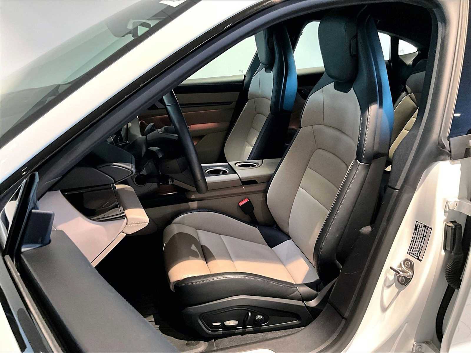 Used 2025 Porsche Taycan image 8