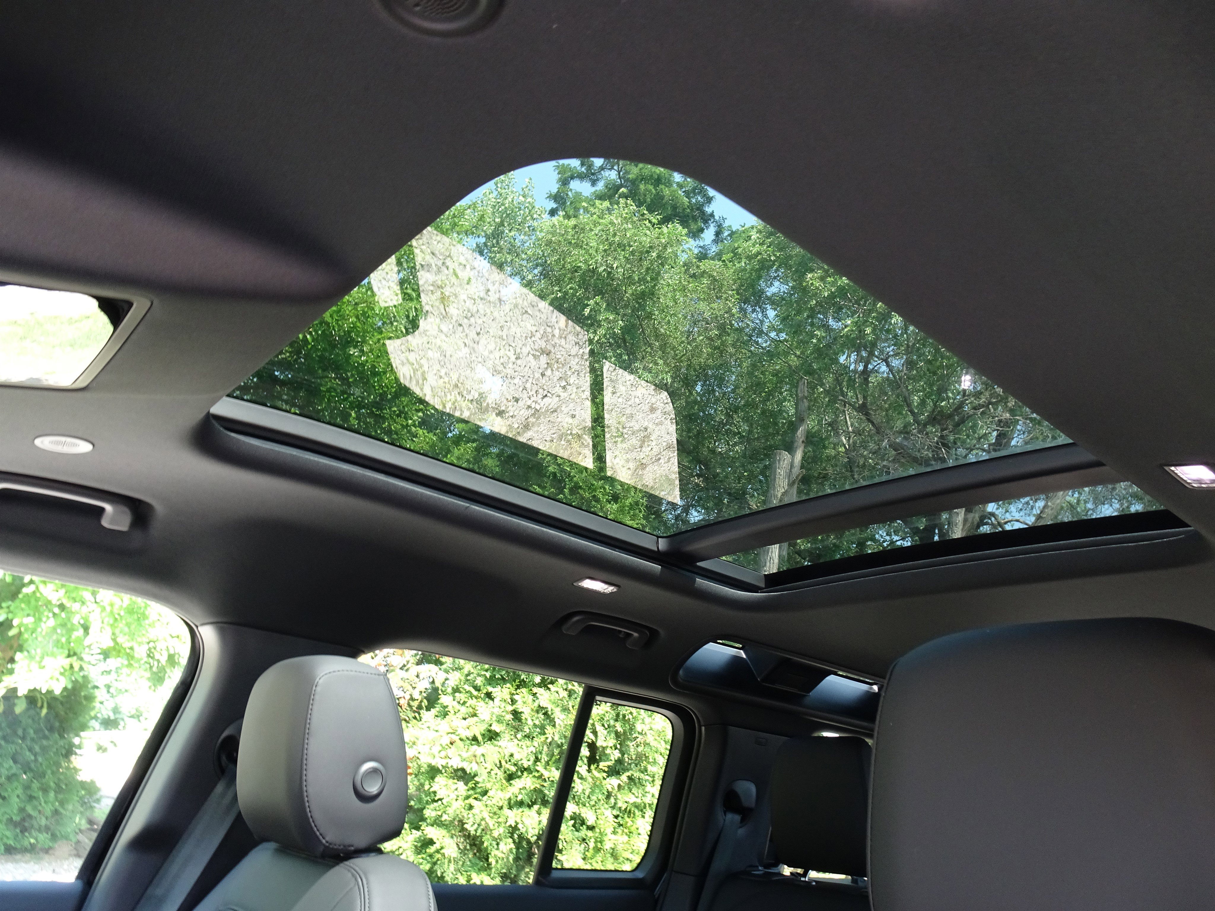 New 2025 Land Rover Defender 110 S image 5