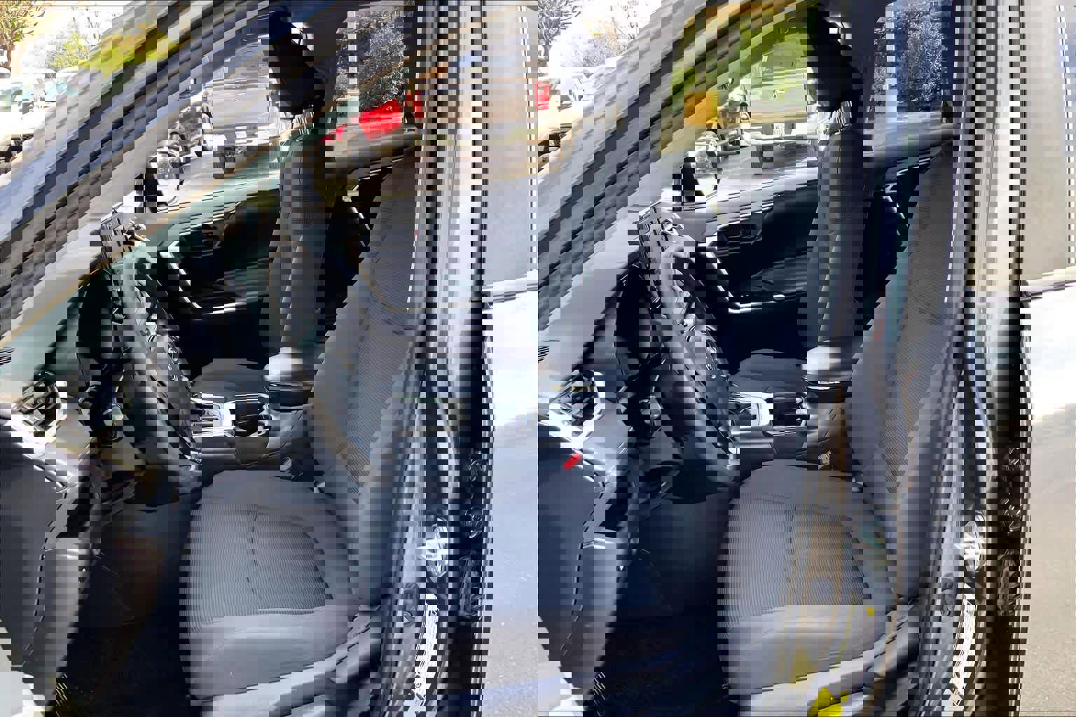 Used 2019 Toyota RAV4 LE image 8