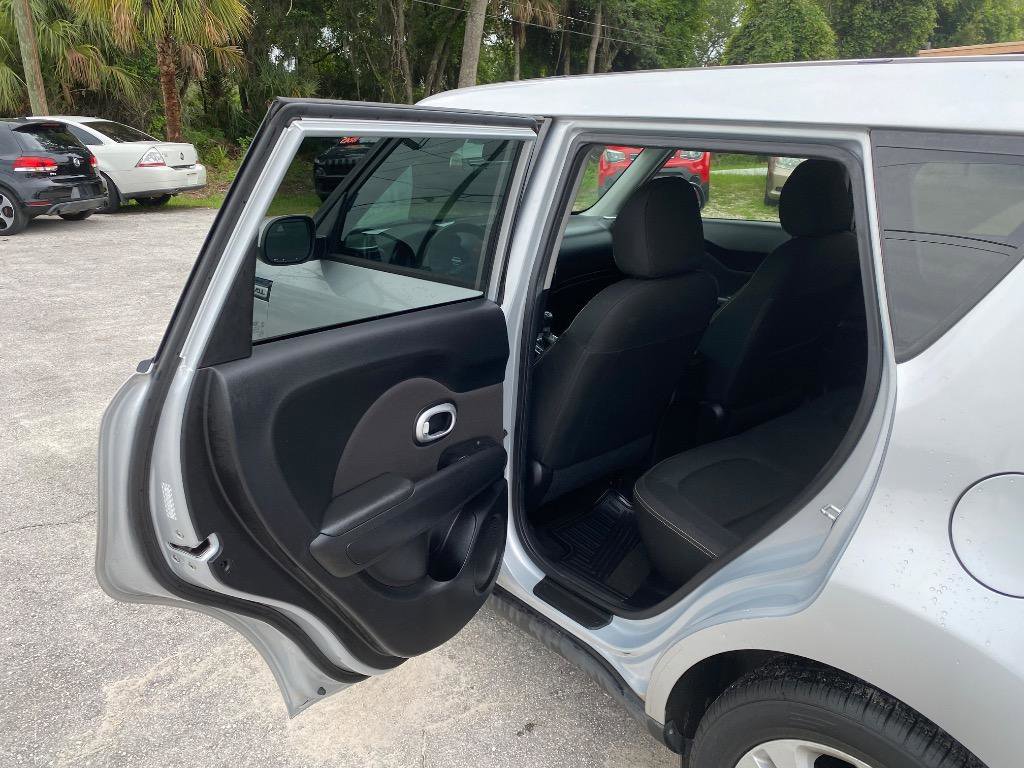 Used 2016 Kia Soul + FWD image 15