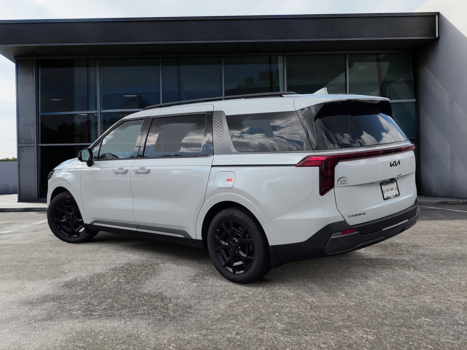 New 2026 Kia Carnival SX image 9