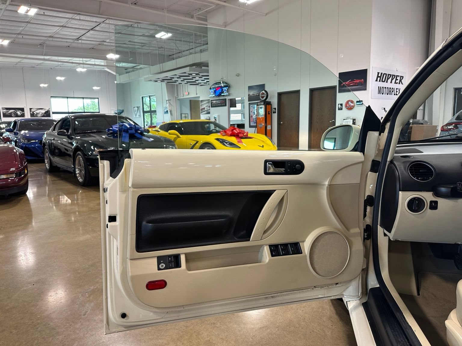 Used 2010 Volkswagen Beetle Final Edition FWD image 18