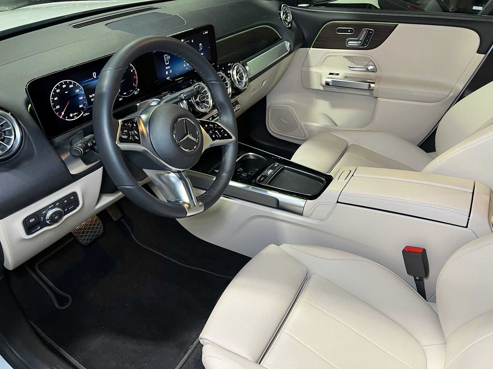 Used 2026 Mercedes-Benz GLB 250 4MATIC image 26