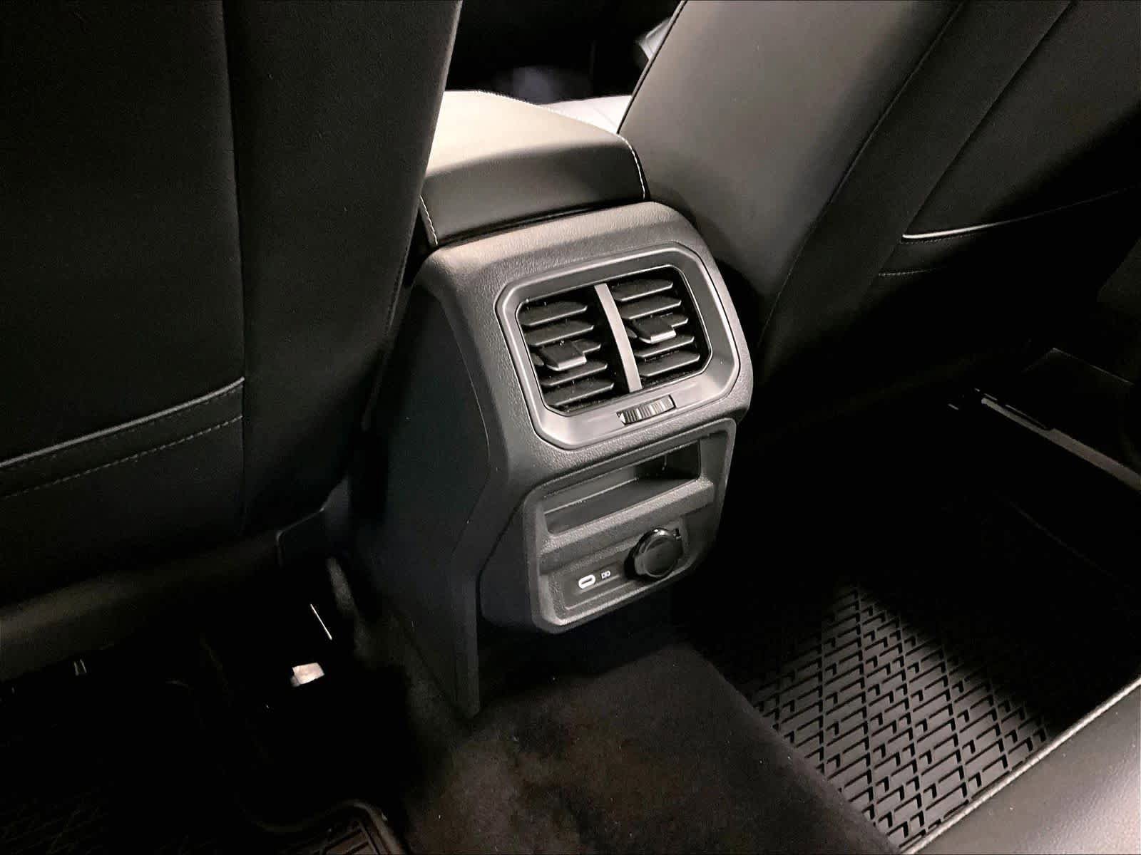 Used 2024 Volkswagen Tiguan SE FWD image 38