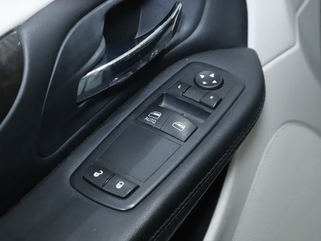 Used 2016 Dodge Grand Caravan SE w/ Quick Order Package 29E SE FWD image 16