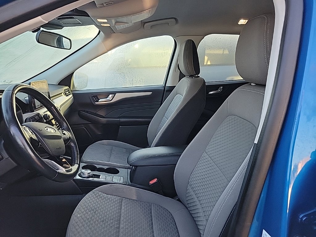 Used 2021 Ford Escape SE w/ SE Sport Appearance Package FWD image 6