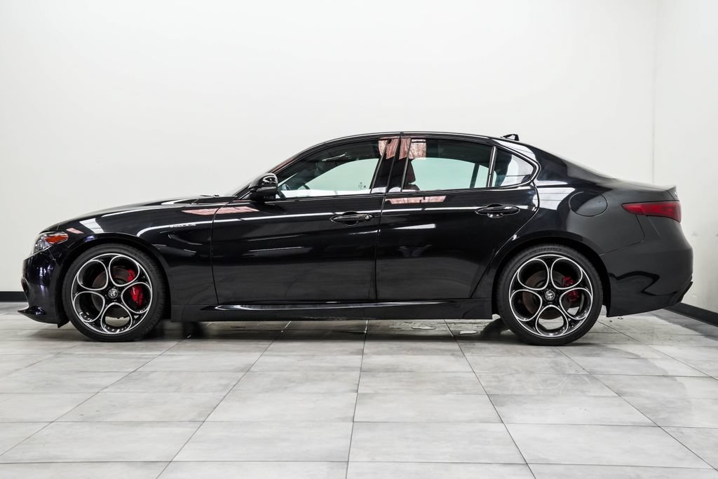 Used 2023 Alfa Romeo Giulia Veloce RWD image 8