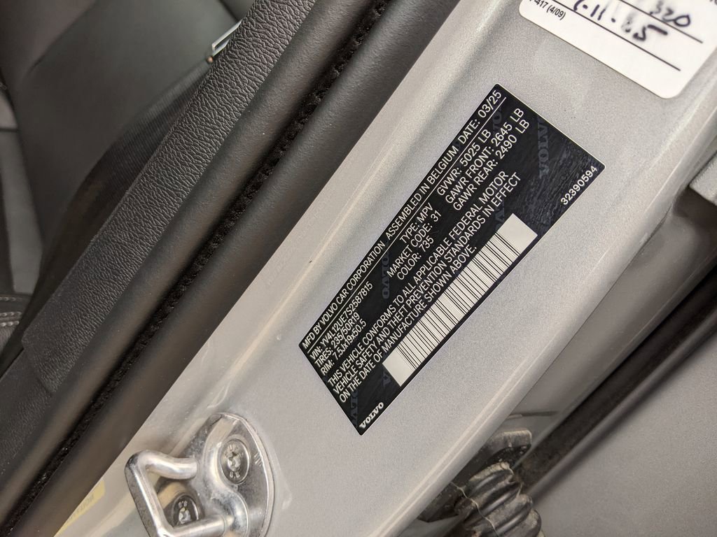 Certified 2025 Volvo XC40 B5 Plus image 30